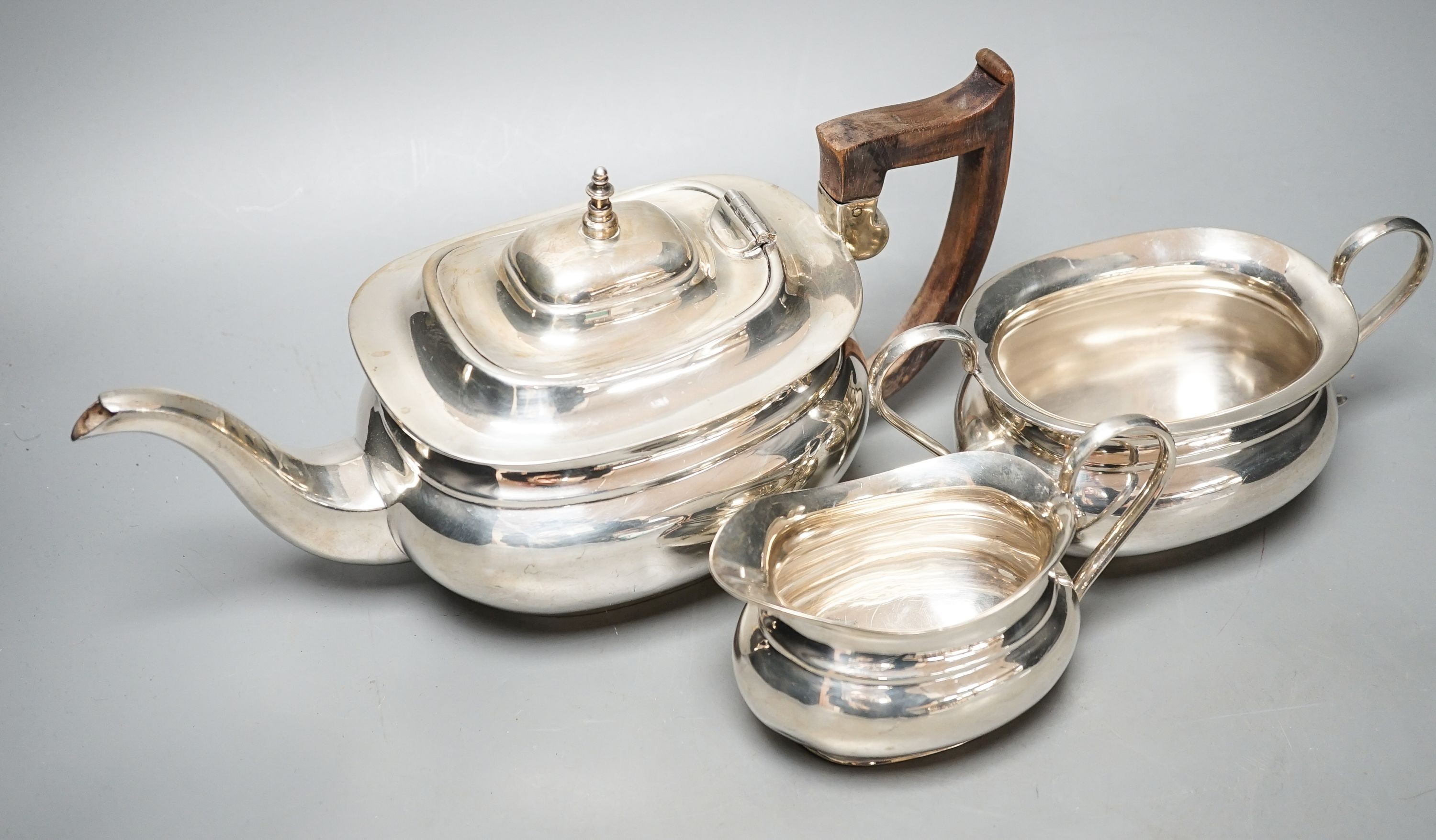 A George V silver three piece tea set, by Viner's Ltd, Sheffield, 1922/26, gross 39oz.